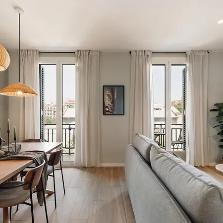 Apartment Atitlan - 3 Bedrooms, Office And Balcony In Eixample Esquerra Barcelona