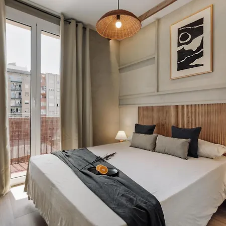 Atitlan - 3 Bedrooms, Office And Balcony In Eixample Esquerra شقة